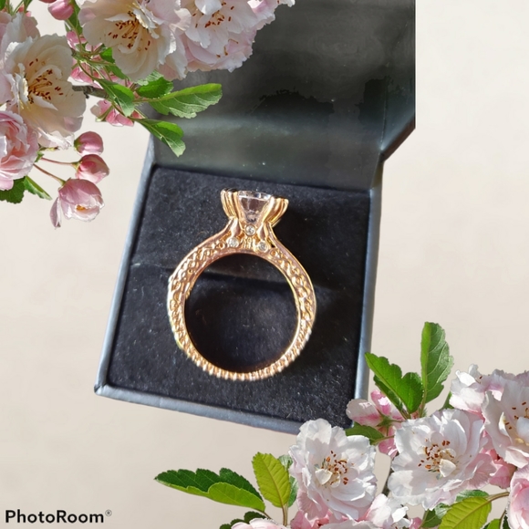 NWOT Gorgeous genuine silver ring - Picture 4 of 8